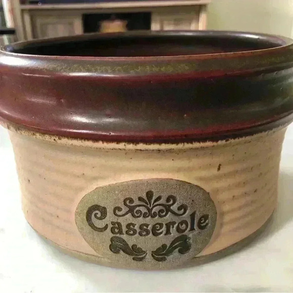 Vintage J.B.K. Canada pottery casserole dish with lid - Picture 4 of 10
